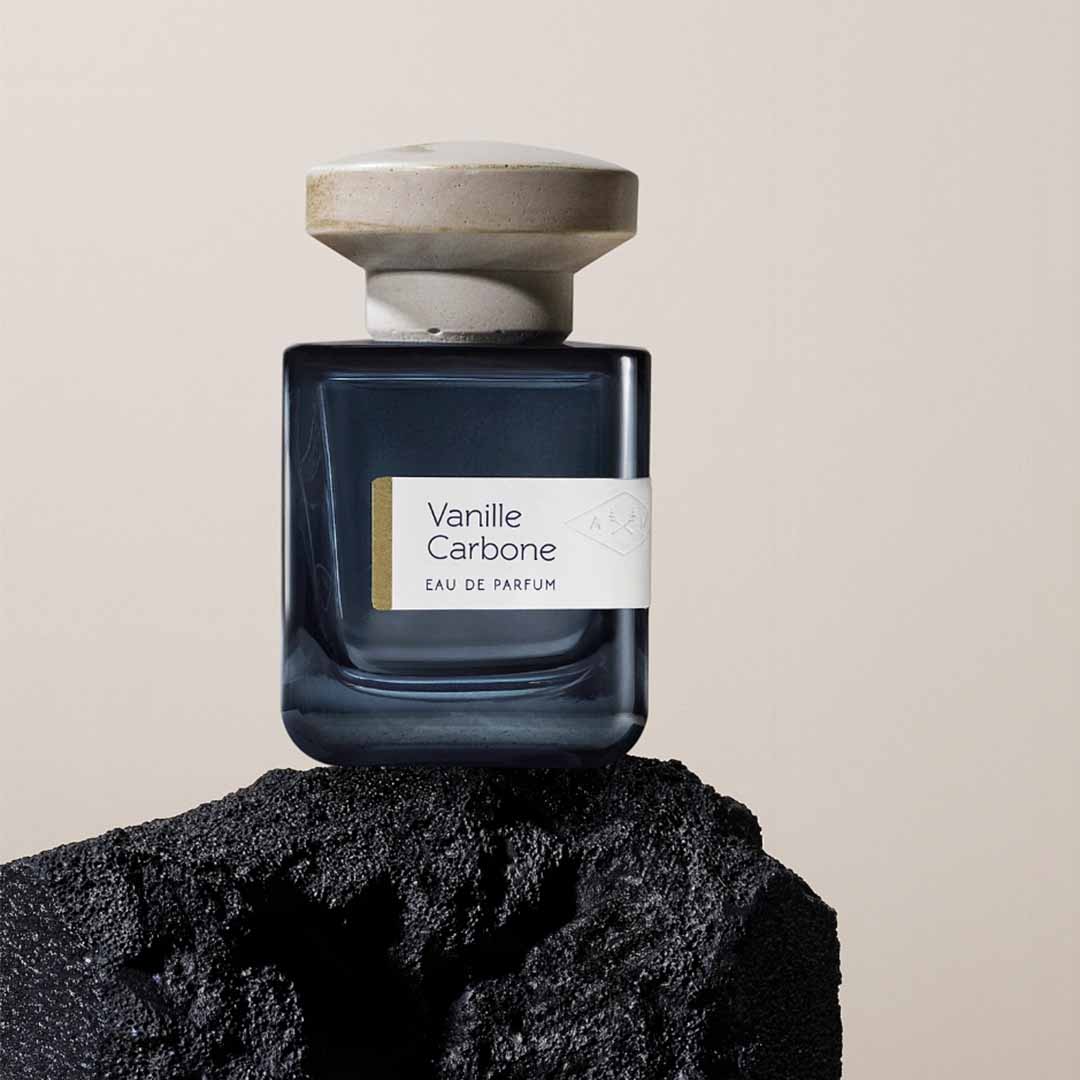 Vanille Carbone - Eaux de Parfum | Atelier Materi - Image The full intensity of Black Vanilla