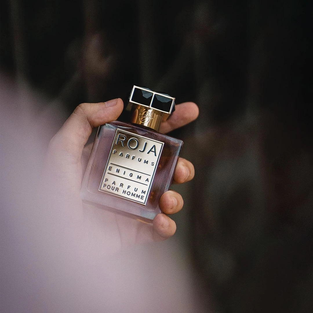 Scent of journey - British scent culture: Enigma For Him by Roja Dove inspires fragrance lovers with a London-standard luxury enjoyment style thanks to two notes of medicinal wine, cognac and cigar leaf.