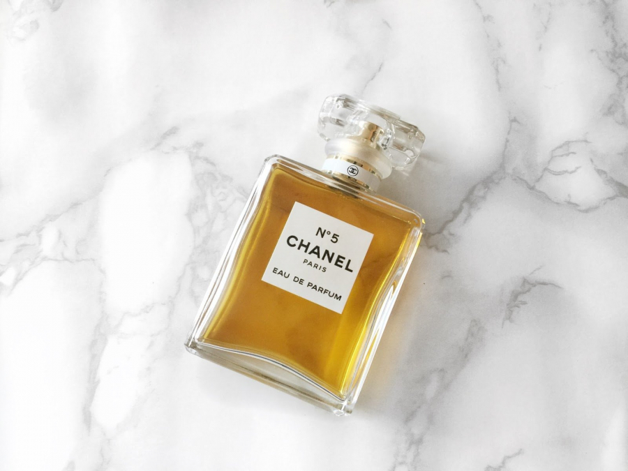 "Legend" of the world of luxury scents - Chanel No.5, with a price of about 3,300,000 VND