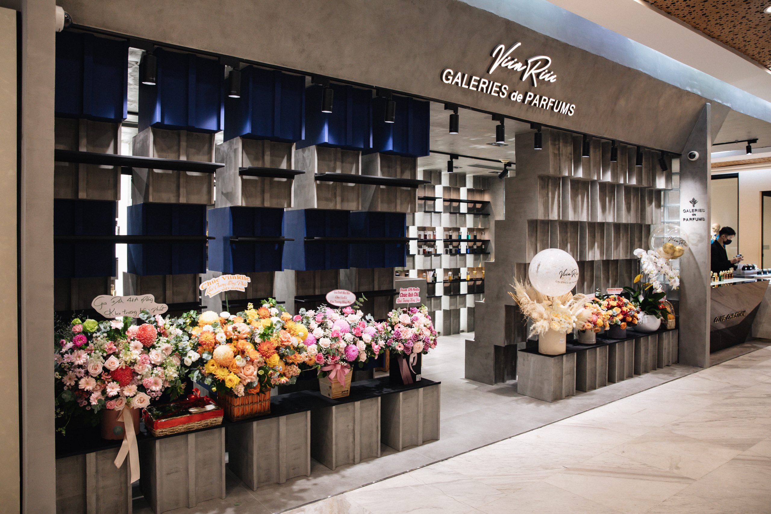 The niche perfume mecca has always kept the core of the store in accordance with the luxury standards and GenZ spirit that is the approach, design, style, experience...