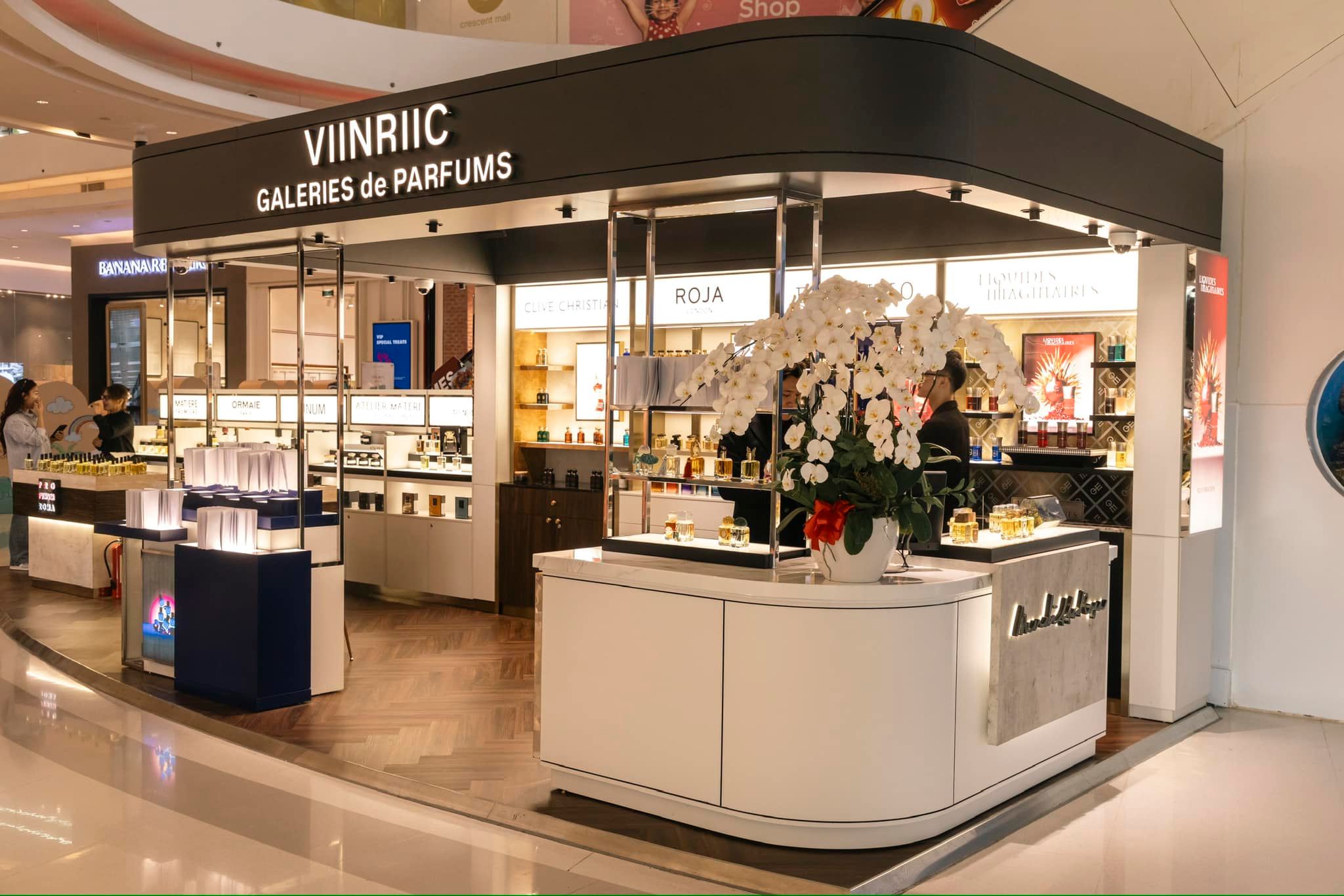 cua-hang-vr-crescent-mall