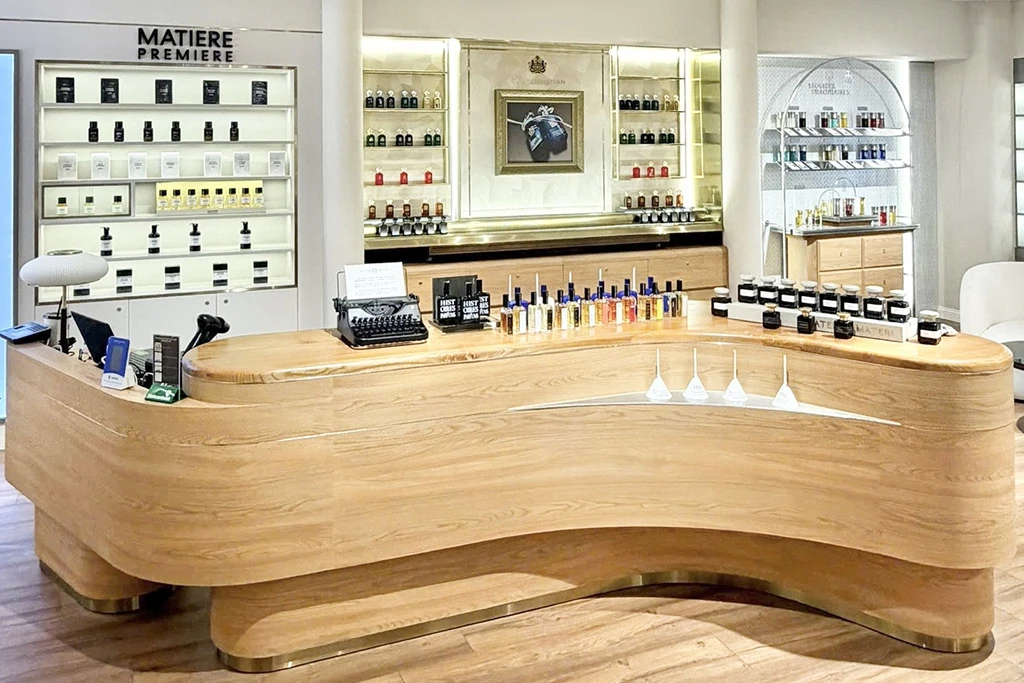 VR Store Hanoi Centre - Image Brand Liquides Matiere Premiere - VRGaleries